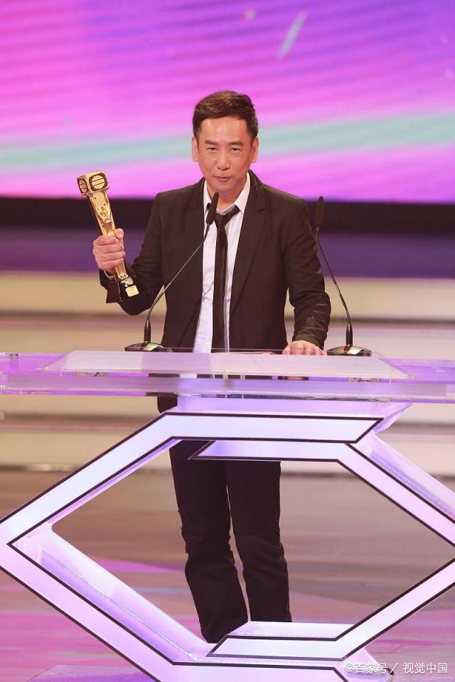 tvb老戏骨蒋志光赤脚逛街,坦言不做"金钱奴隶",不求大富大贵